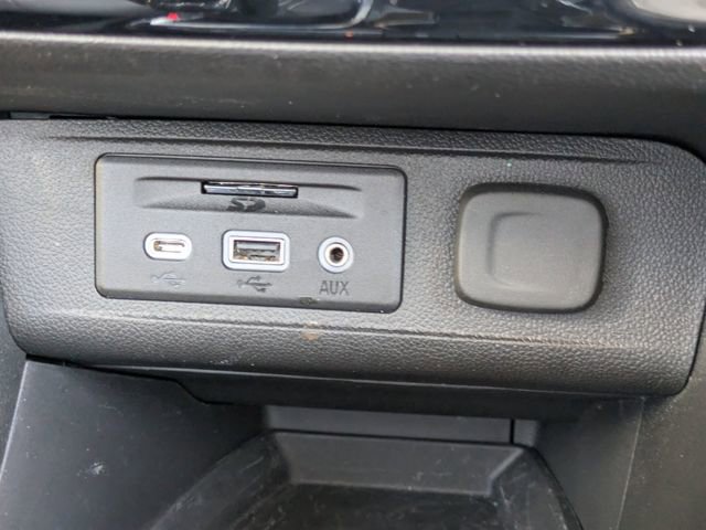 Used 2020 Buick Encore GX Essence w/ Advanced Technology Package FWD image 32