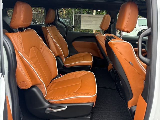 New 2026 Chrysler Pacifica Pinnacle image 10