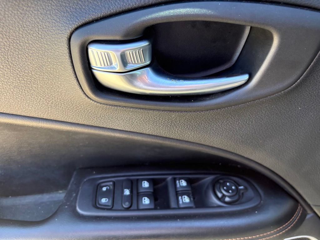Used 2019 Jeep Compass Limited AWD/4WD image 11