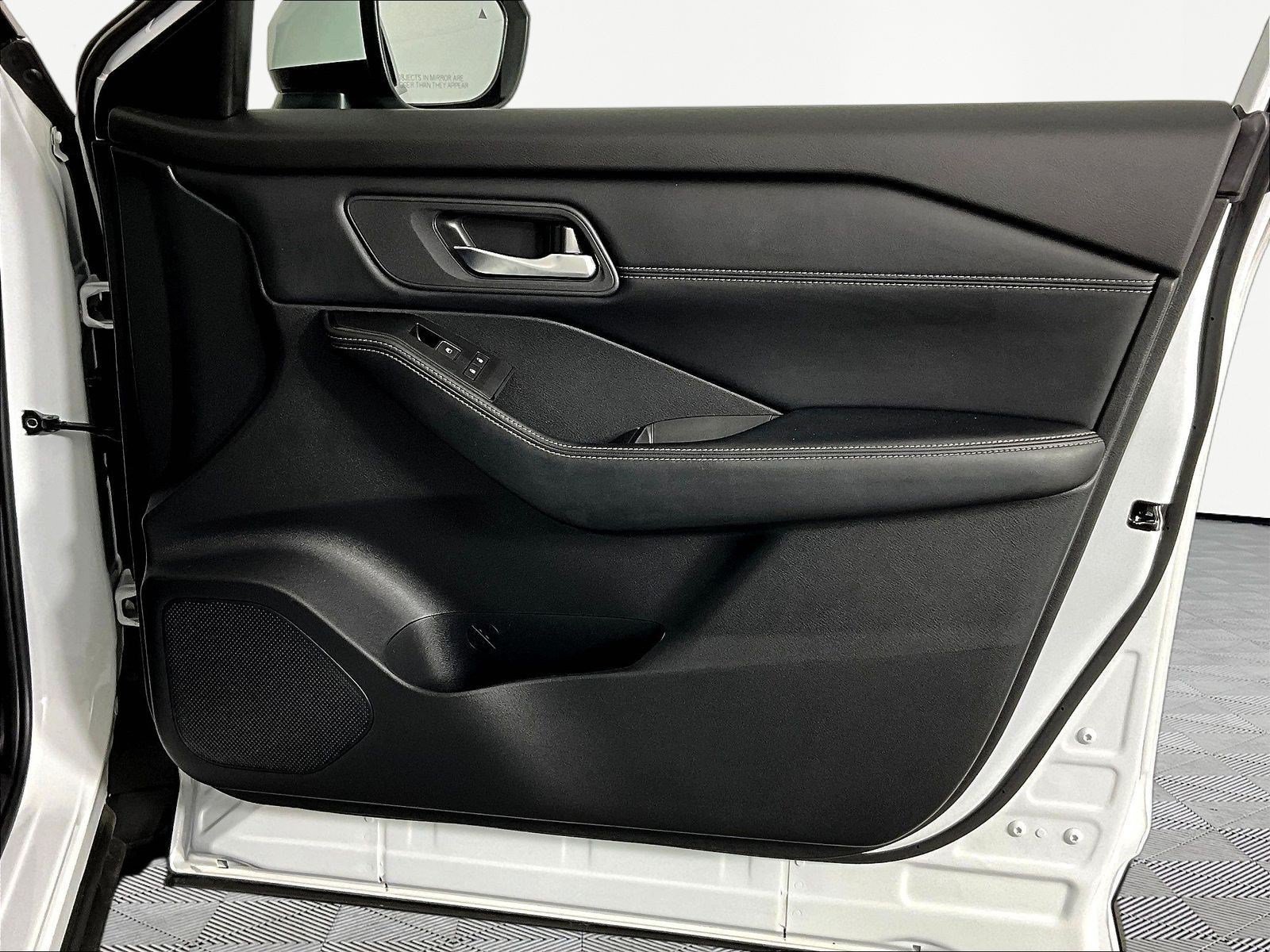 Certified 2025 Nissan Rogue SL AWD/4WD image 27