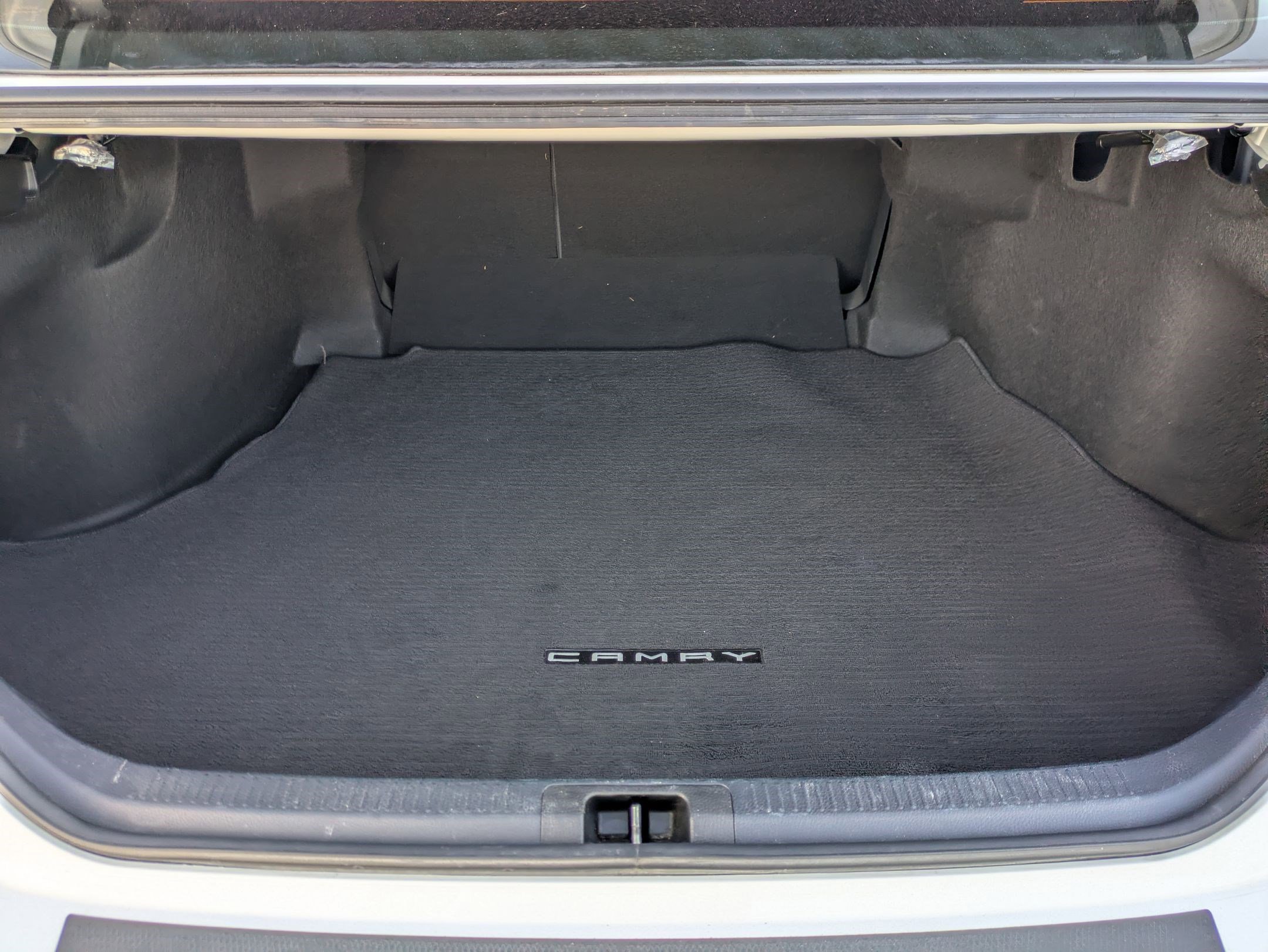 Used 2020 Toyota Camry SE image 25