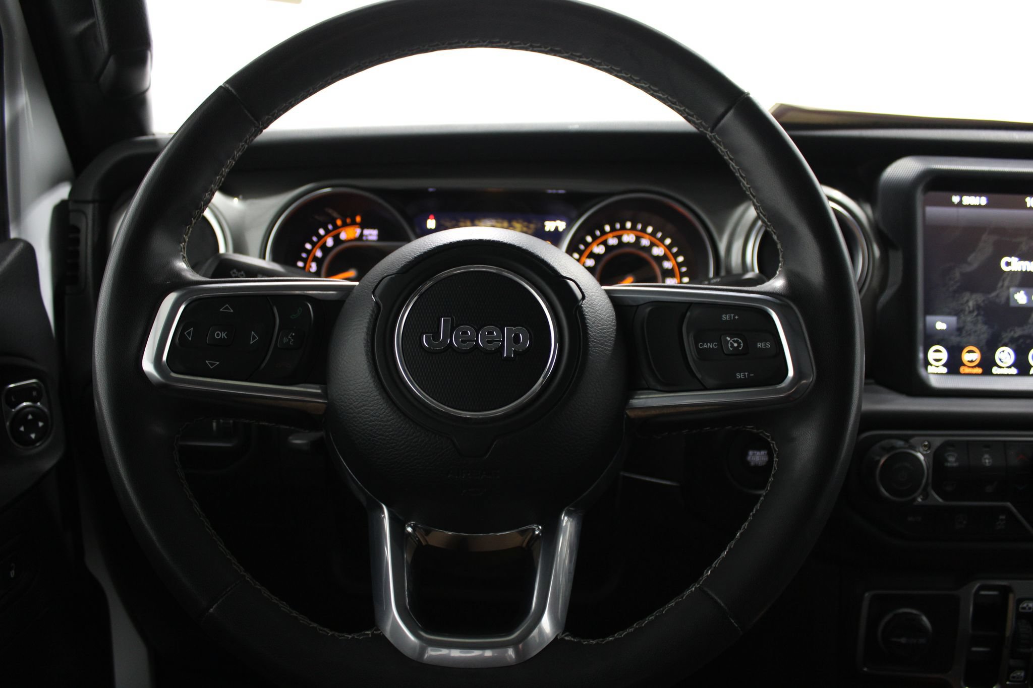 Used 2023 Jeep Wrangler Unlimited Sahara w/ Cold Weather Group AWD/4WD image 27