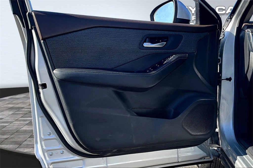 Used 2021 Nissan Rogue SV image 22