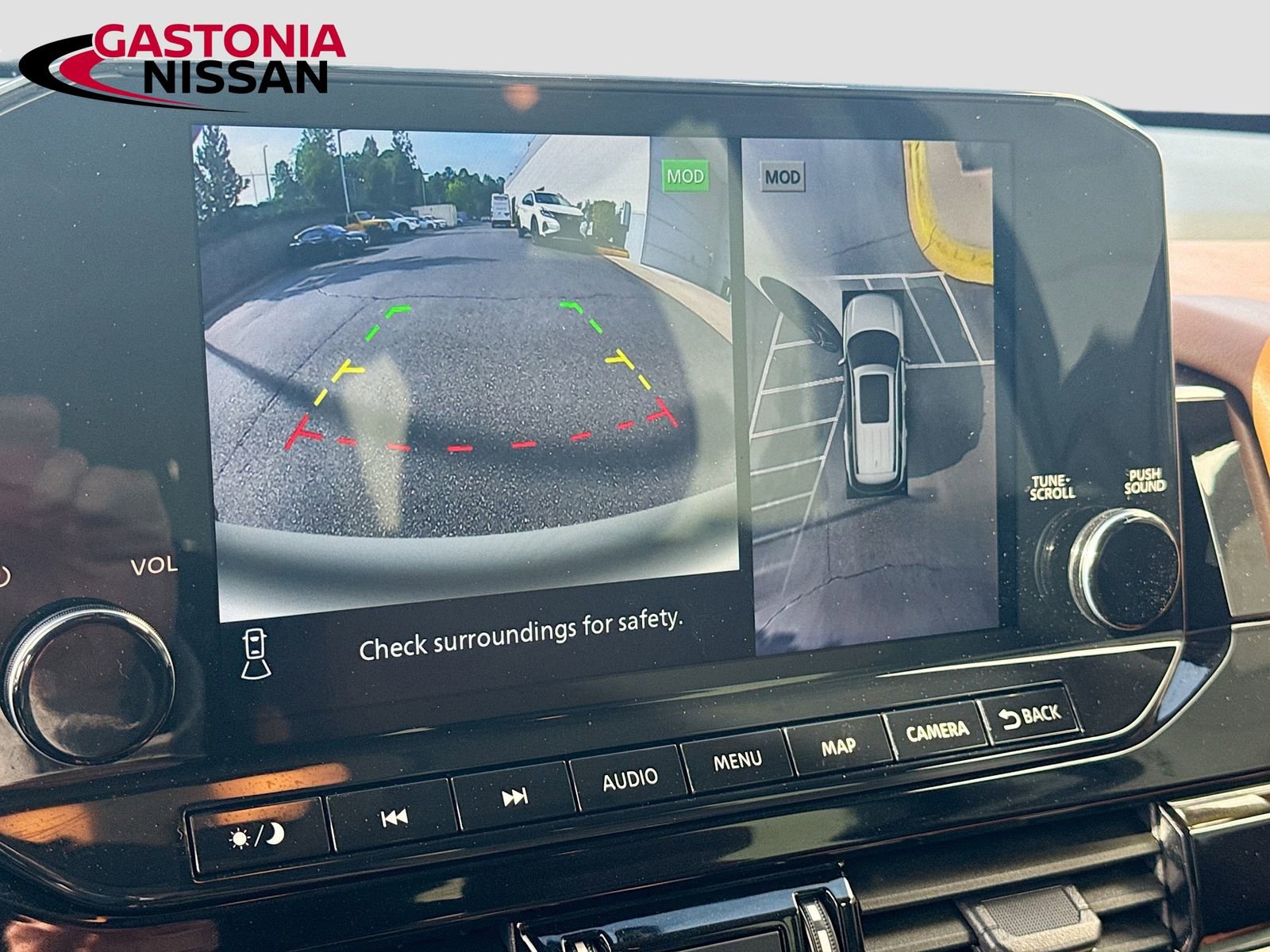 Used 2024 Nissan Pathfinder Platinum image 18