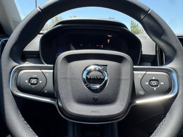 Certified 2025 Volvo XC40 B5 Core w/ Climate Package AWD/4WD image 28
