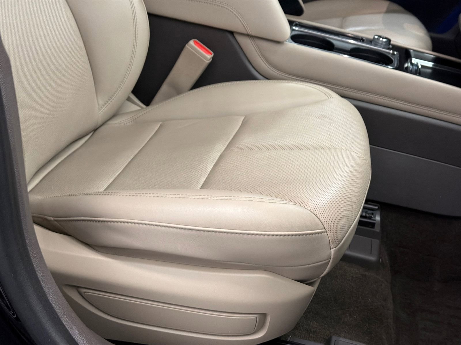 Used 2021 Lincoln Corsair Reserve w/ Equipment Group 201A image 10