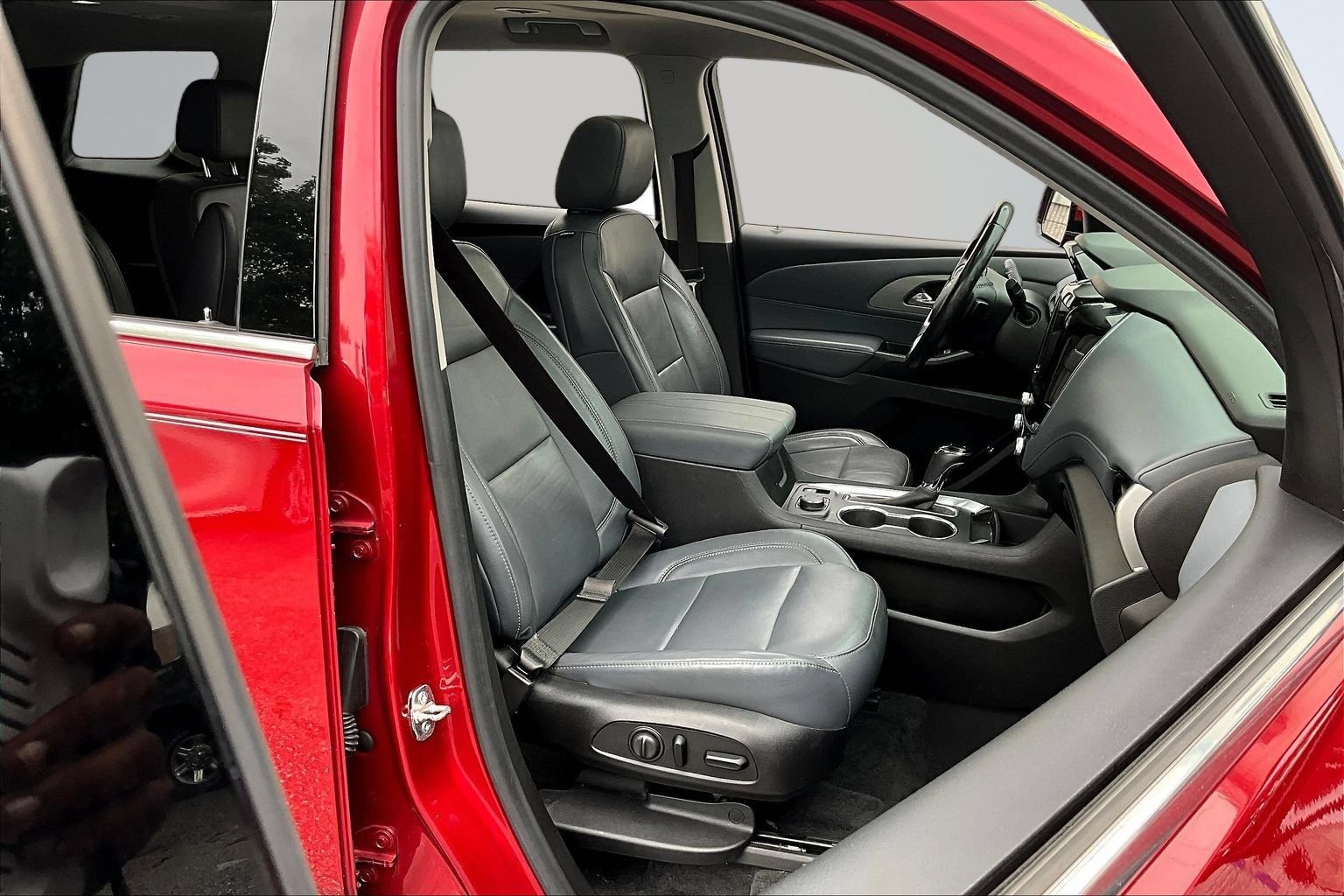 Used 2019 Chevrolet Traverse LT w/ LT Premium Package AWD/4WD image 29