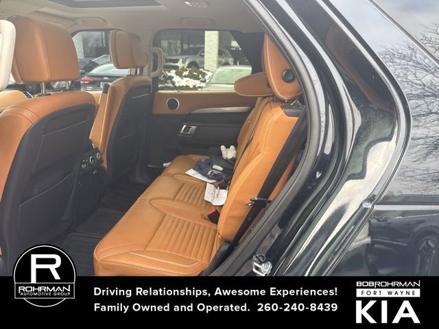 Used 2017 Land Rover Discovery First Edition image 8