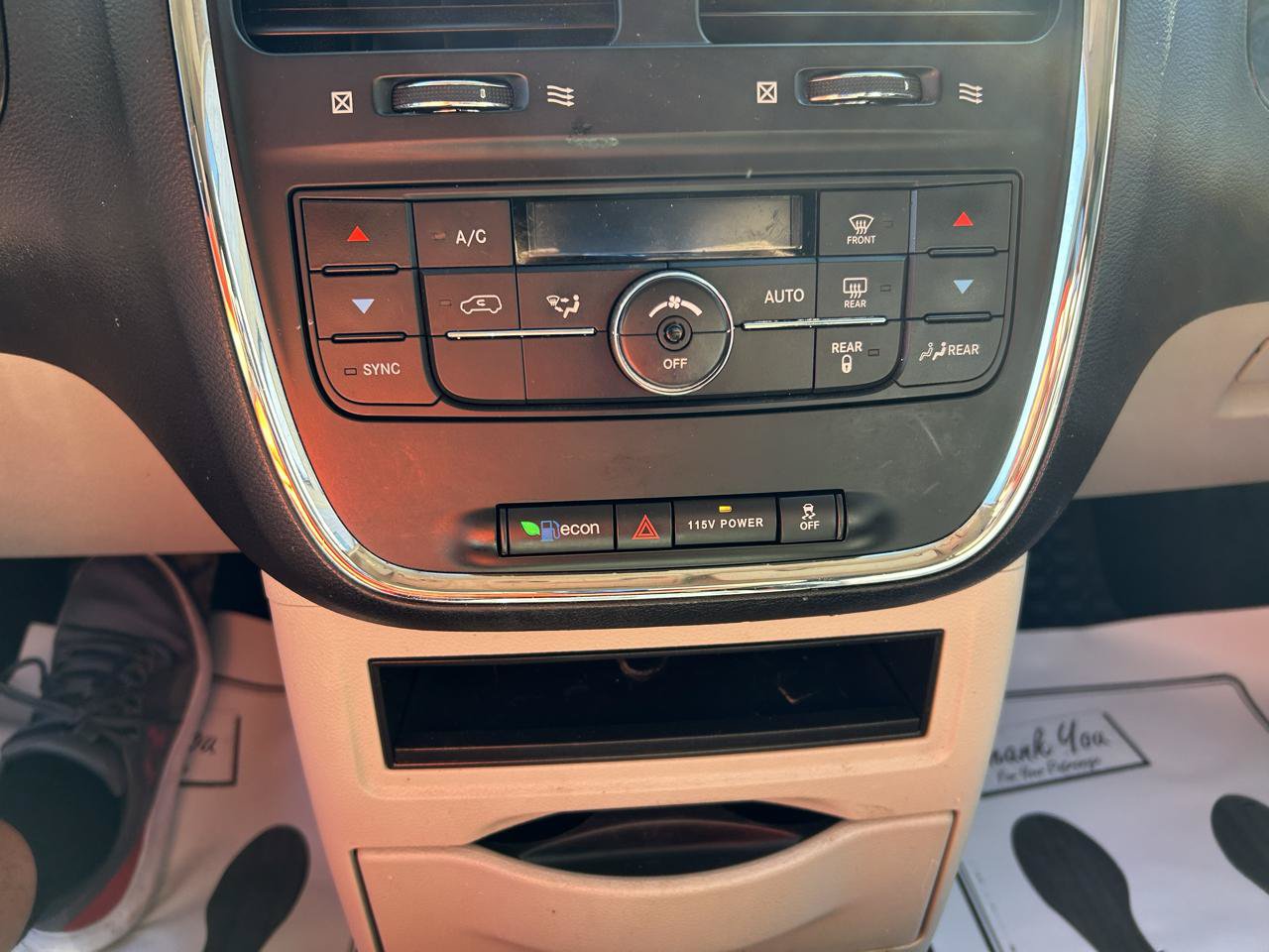 Used 2016 Chrysler Town & Country Touring FWD image 23