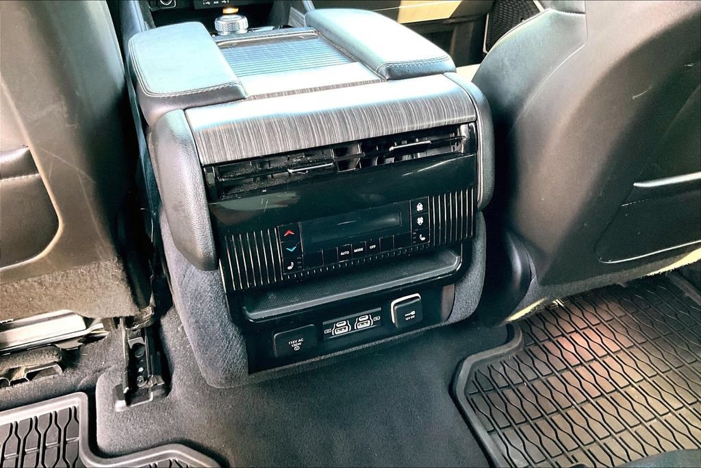 Used 2024 Jeep Wagoneer L Series II w/ Flexible Seating Group AWD/4WD image 34