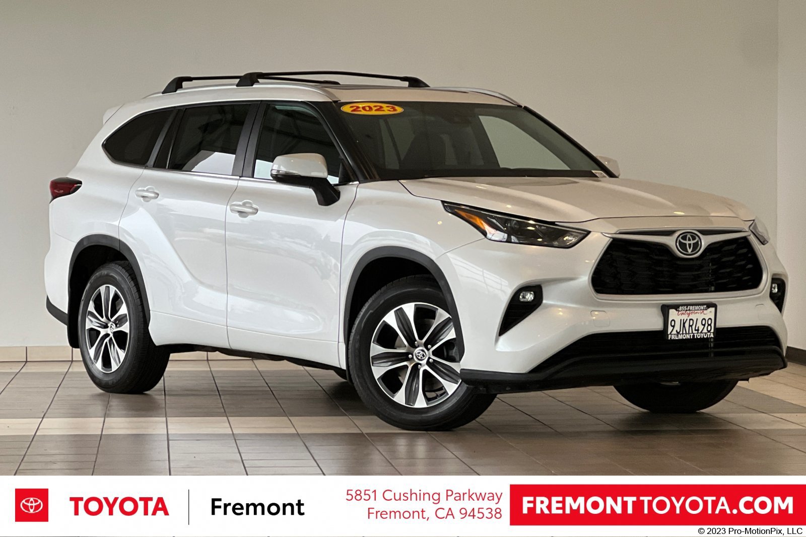 Used 2023 Toyota Highlander XLE AWD/4WD image 1