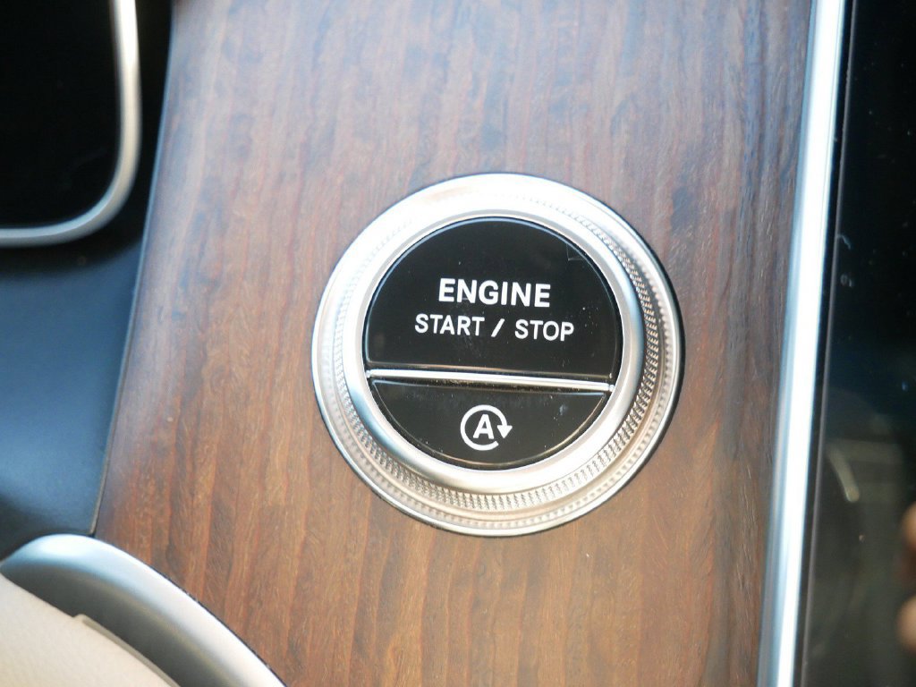 Used 2025 Mercedes-Benz GLC 300 4MATIC image 28