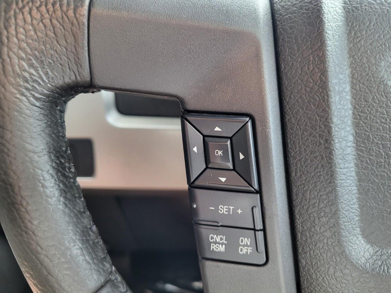 Used 2014 Ford F150 Lariat w/ Equipment Group 502A Luxury AWD/4WD image 27