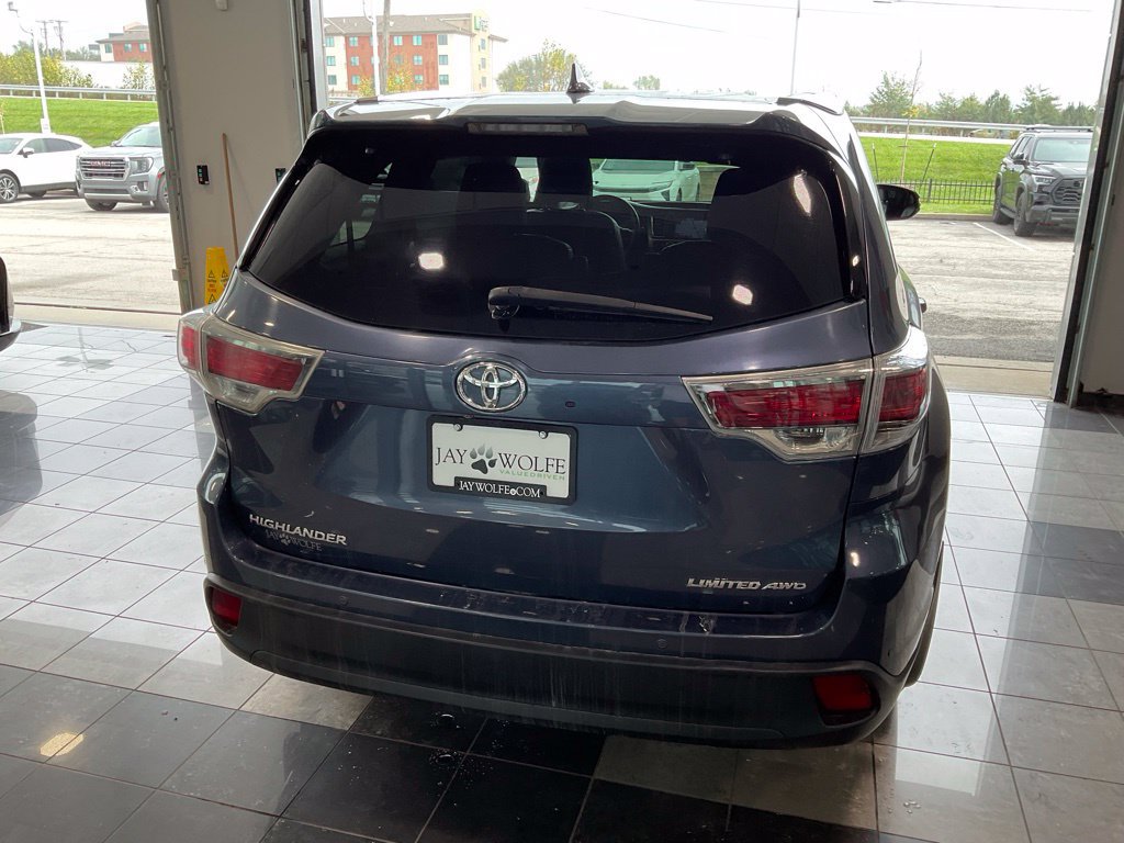 Used 2016 Toyota Highlander Limited w/ Driver Technology Package AWD/4WD image 5