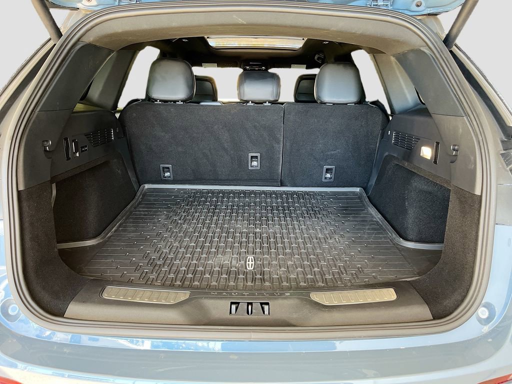 Used 2025 Lincoln Nautilus Reserve w/ Jet Appearance Package image 27