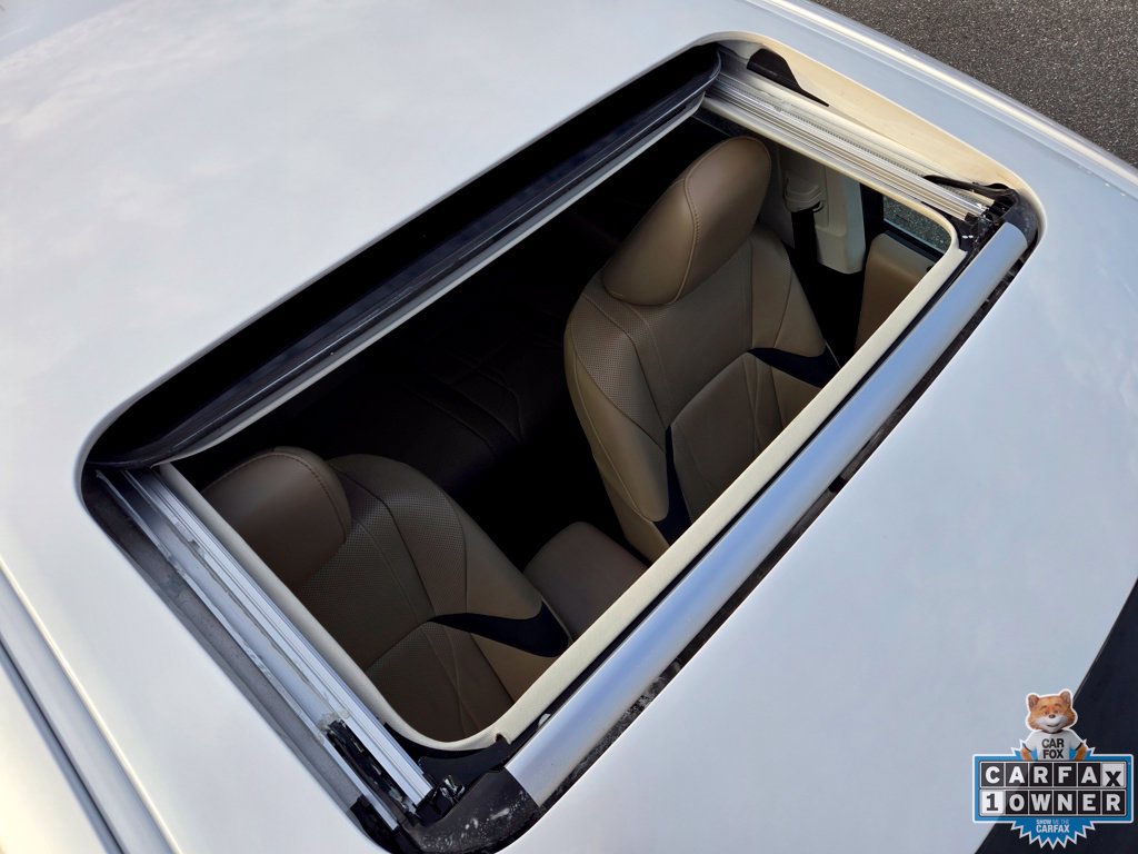 Used 2021 Lexus ES 300h Ultra Luxury w/ Accessory Package FWD image 10