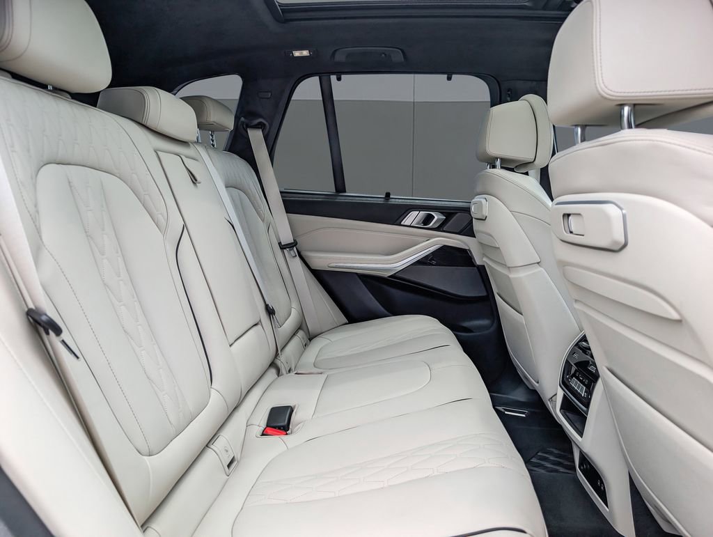 Used 2025 BMW X5 xDrive40i w/ Executive Package image 20