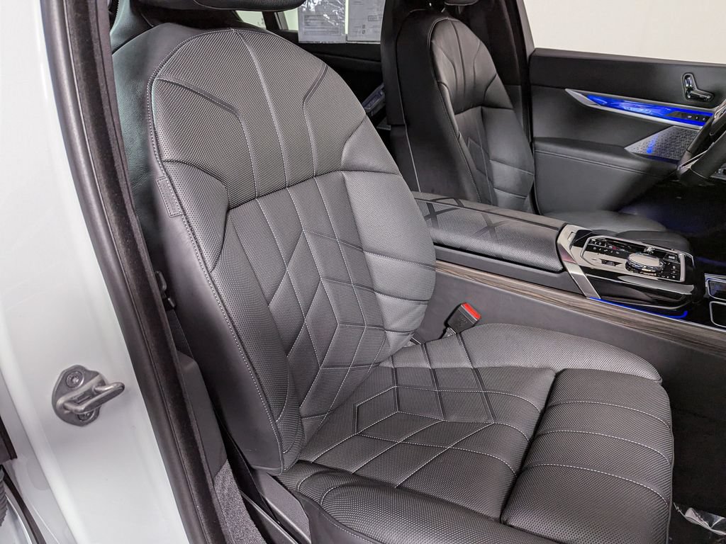 Certified 2024 BMW 760i xDrive AWD/4WD image 41