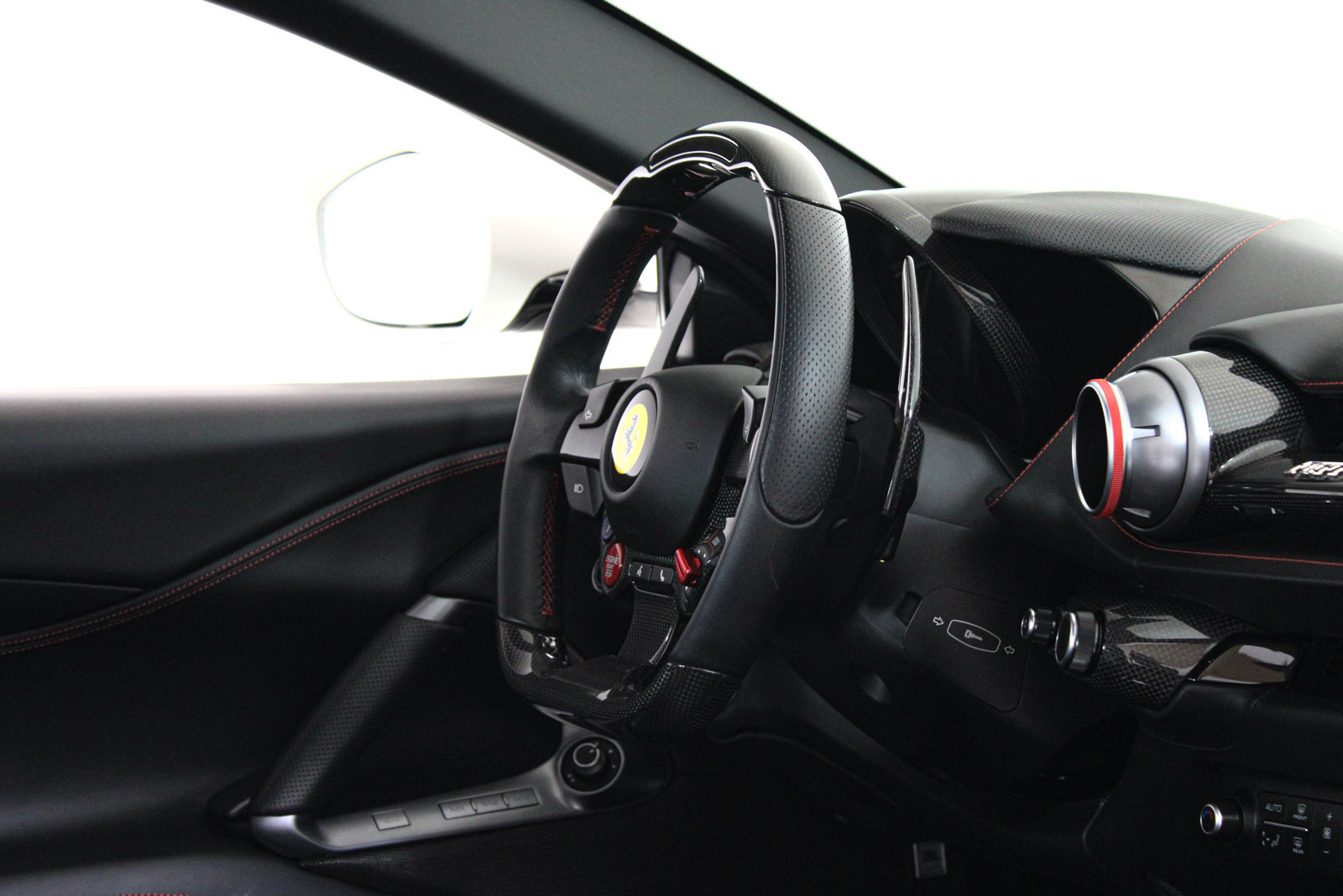 Used 2020 Ferrari 812 Superfast RWD image 30