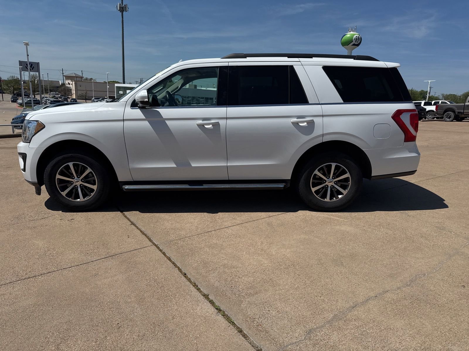 Used 2018 Ford Expedition XLT w/ Equipment Group 202A image 4