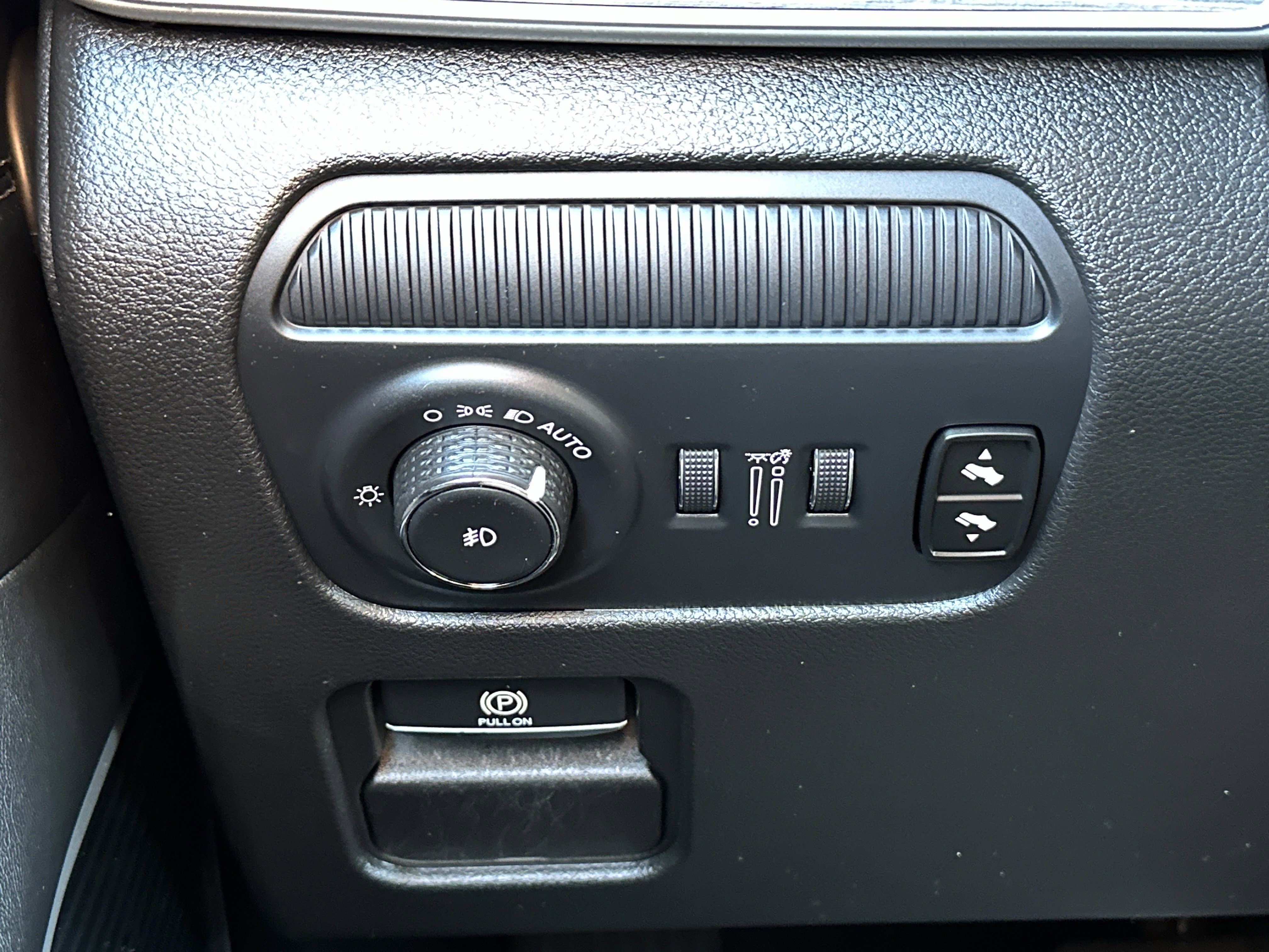 Used 2024 Jeep Wagoneer Series III image 16