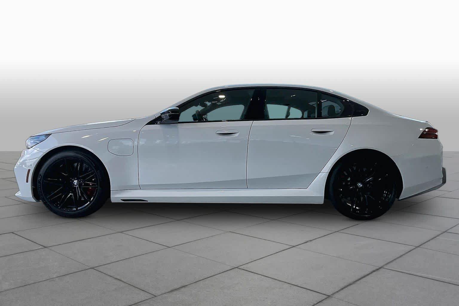 New 2027 BMW M5 w/ Executive Package AWD/4WD image 13