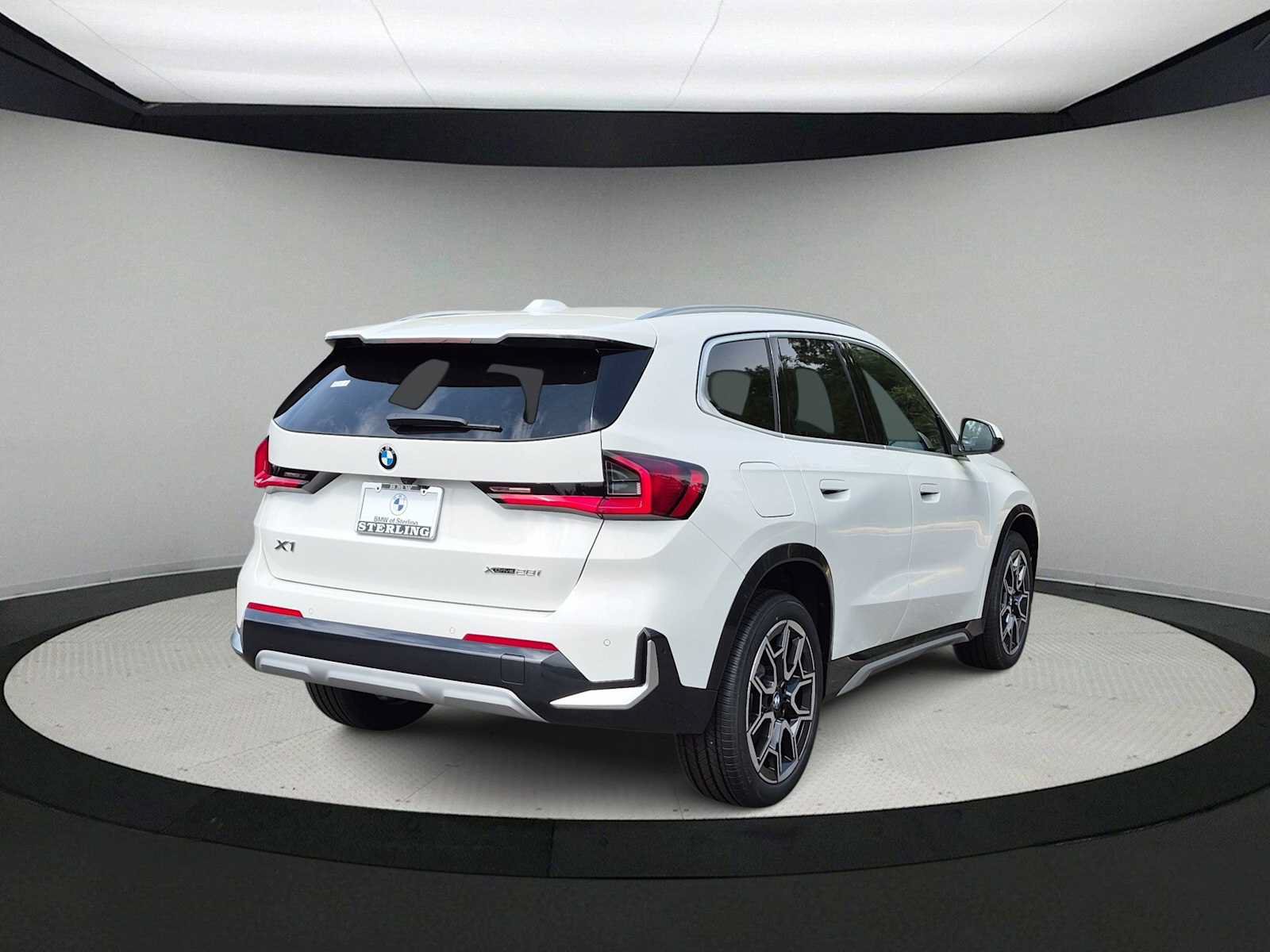New 2027 BMW X1 xDrive28i AWD/4WD image 8