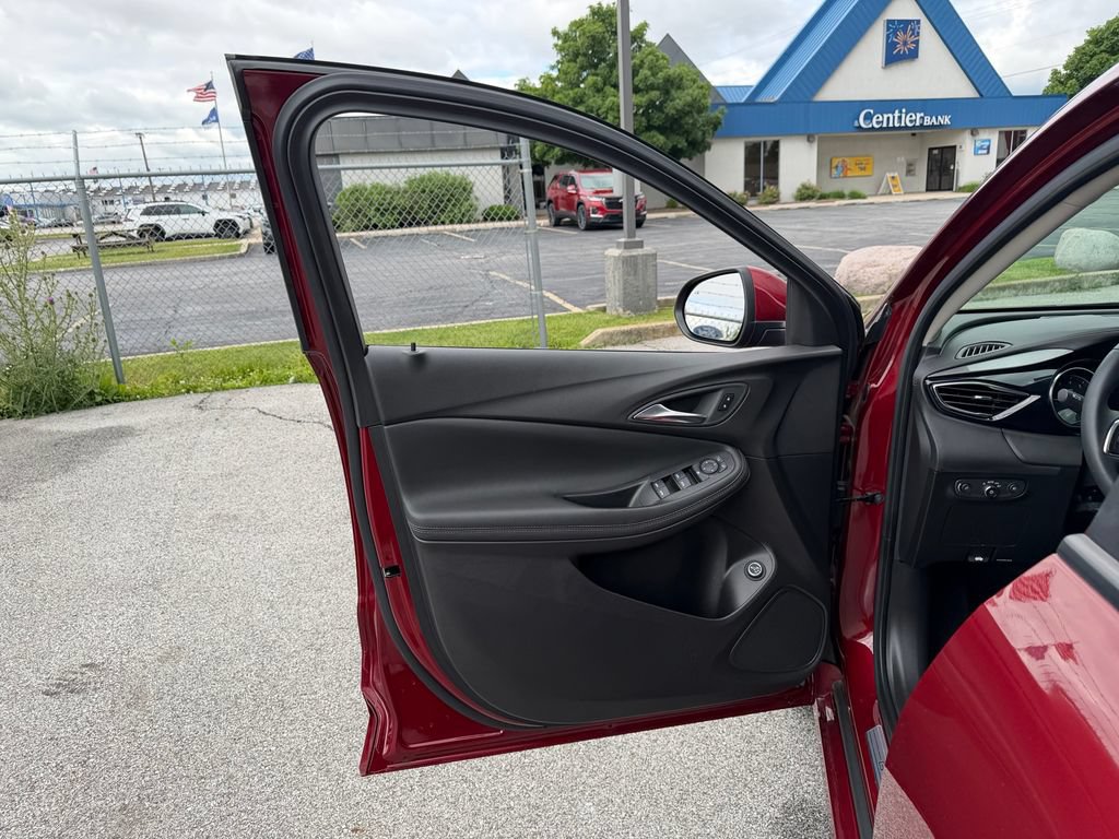 Used 2023 Buick Encore GX Select w/ Sport Touring Package FWD image 22