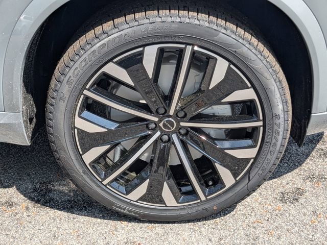 New 2025 Volvo XC90 B6 Plus w/ Protection Package Premier image 13