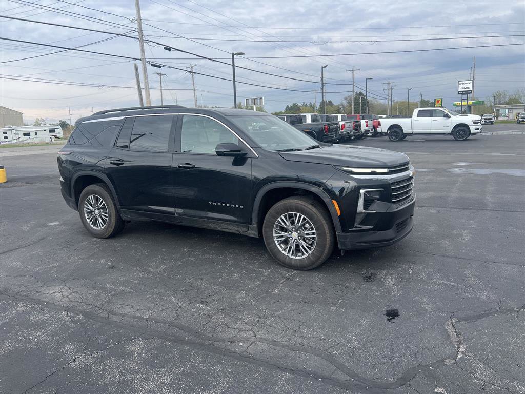 Used 2025 Chevrolet Traverse LT AWD/4WD image 2