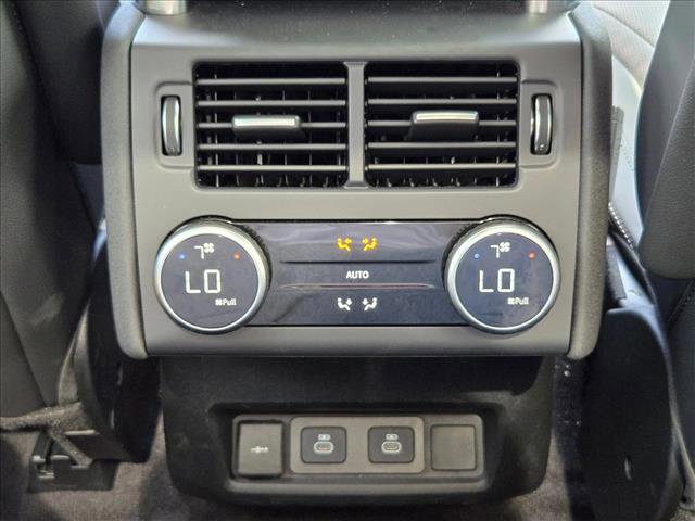 Certified 2025 Land Rover Discovery S image 18