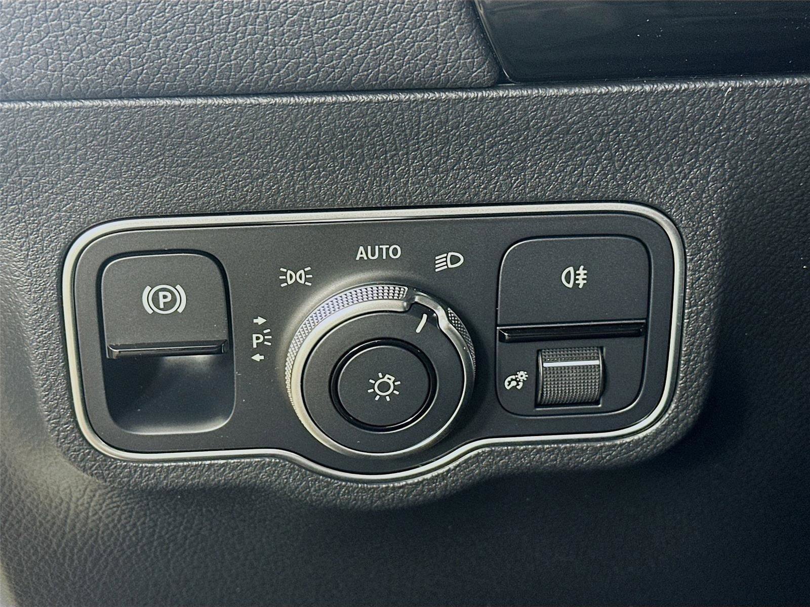 Certified 2025 Mercedes-Benz GLA 250 4MATIC image 10