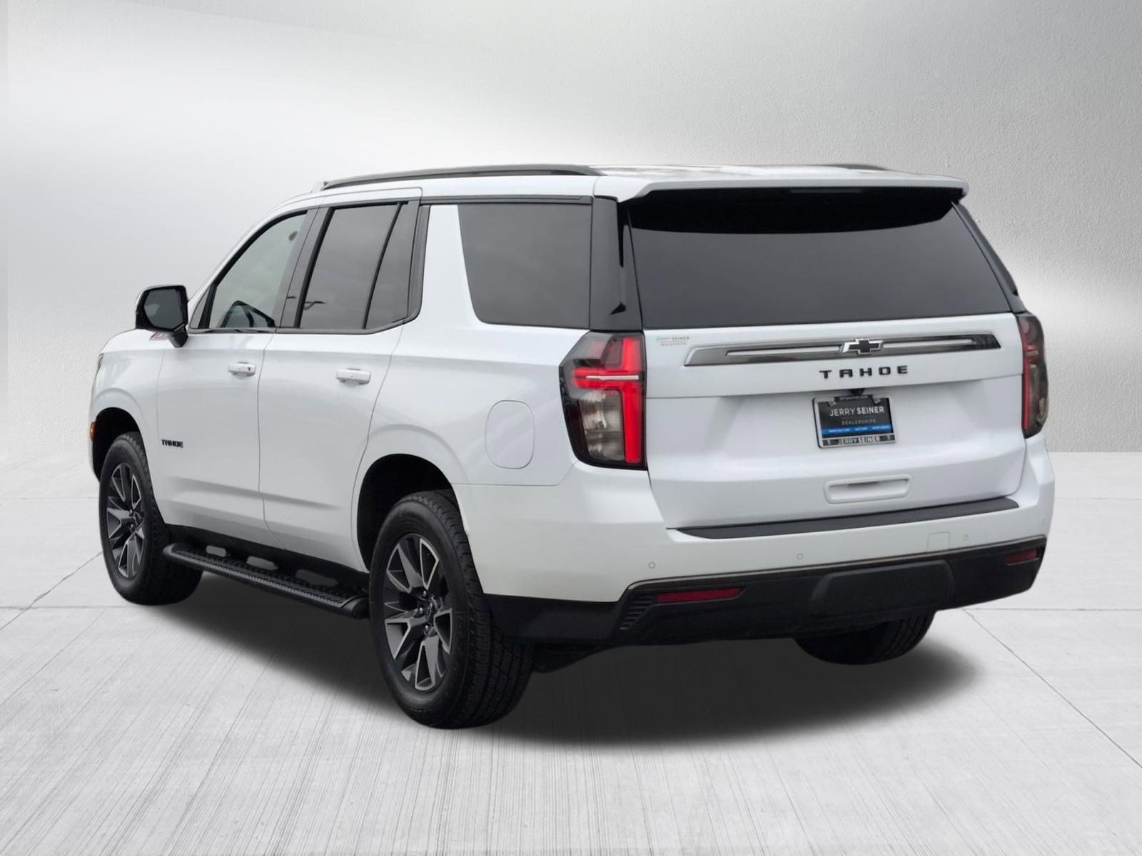 Used 2022 Chevrolet Tahoe Z71 w/ Luxury Package AWD/4WD image 4