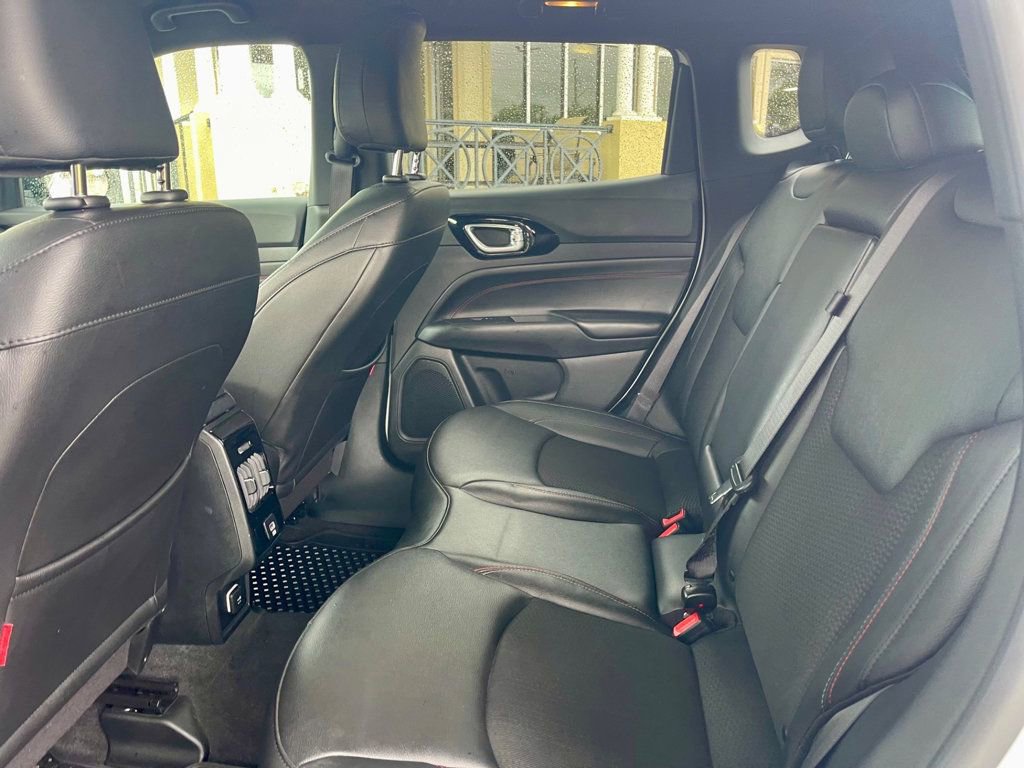 Used 2025 Jeep Compass Trailhawk image 12