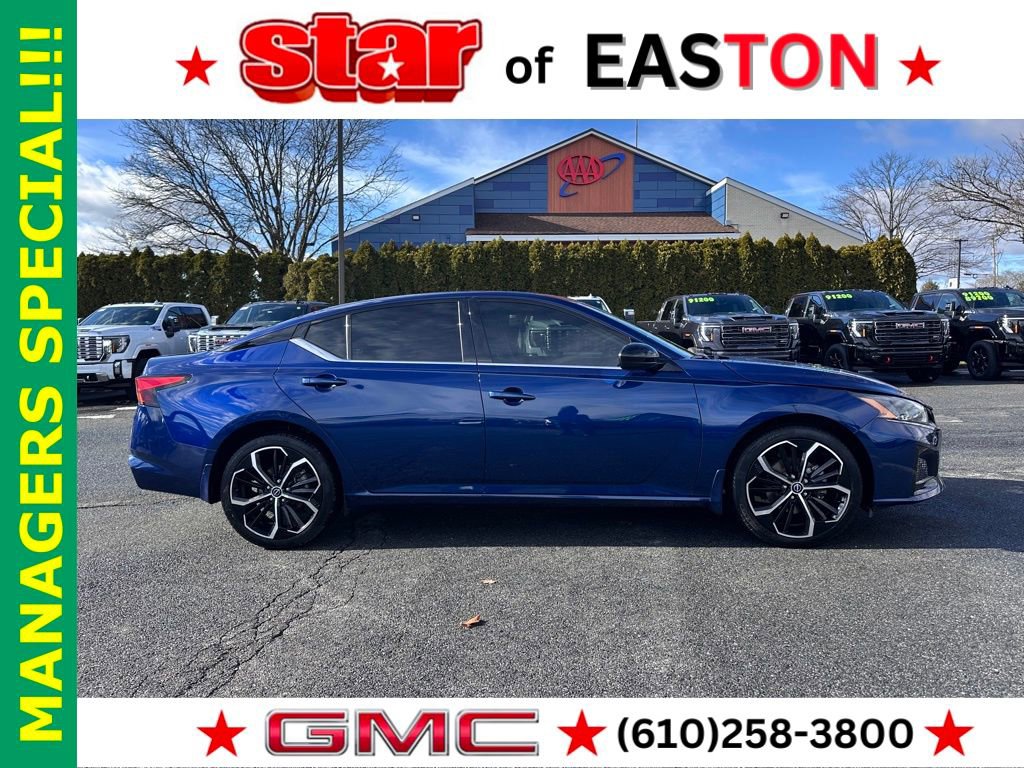 Used 2024 Nissan Altima 2.5 SR w/ SR Premium Package image 3