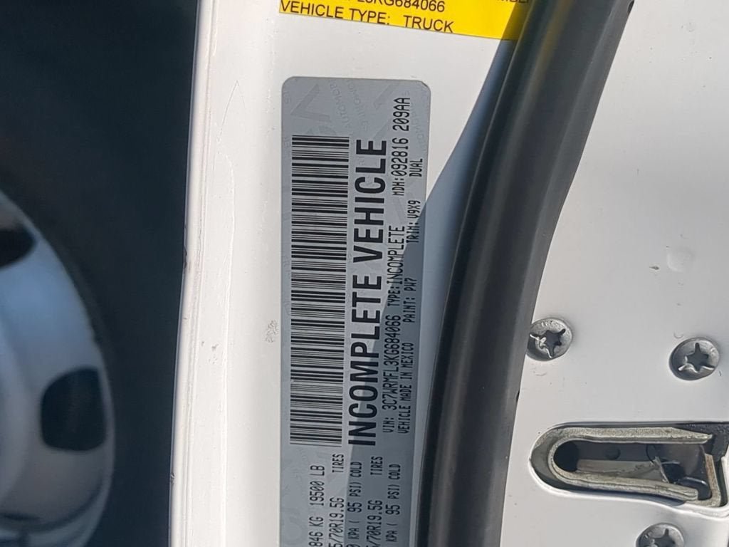 Used 2019 RAM 5500 Tradesman RWD image 34