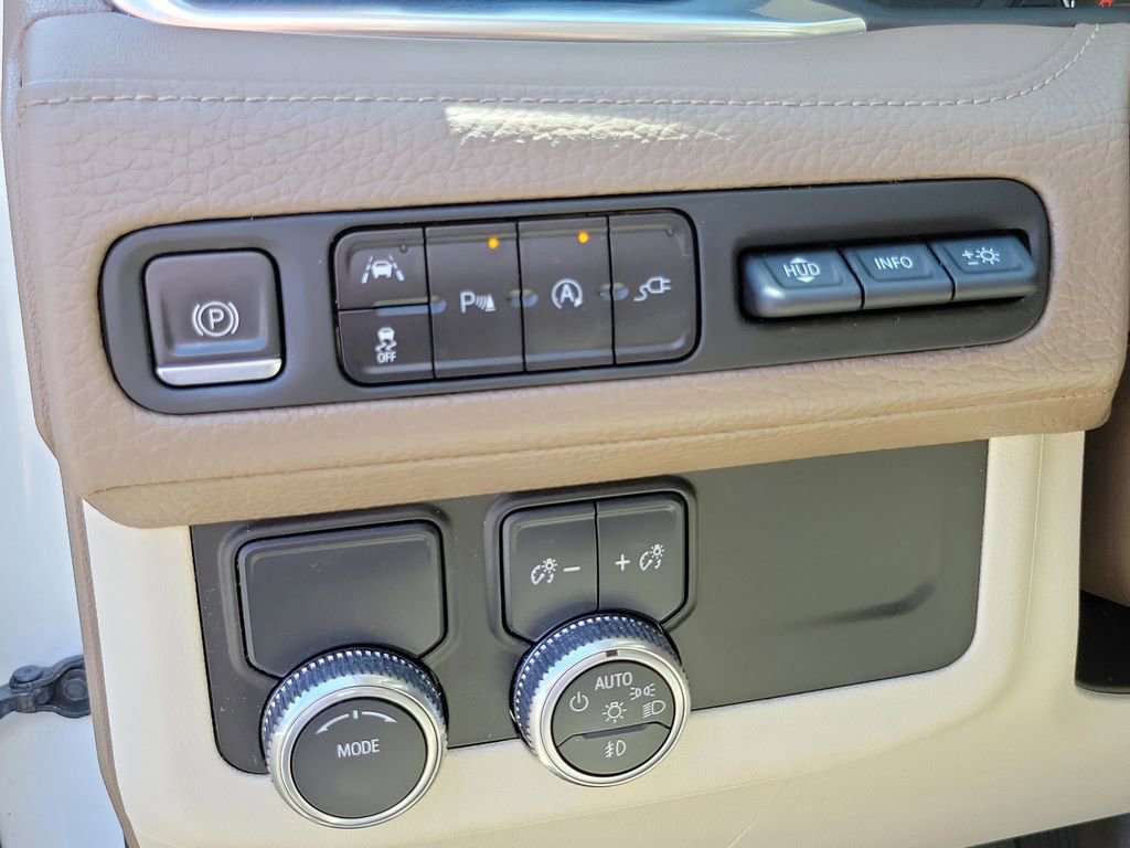 Used 2021 GMC Yukon XL Denali w/ Denali Premium Package image 19