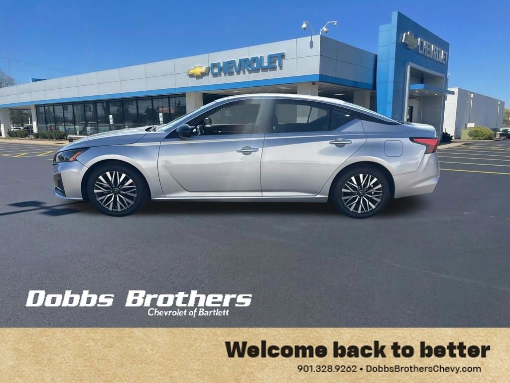 Used 2024 Nissan Altima 2.5 SV image 2