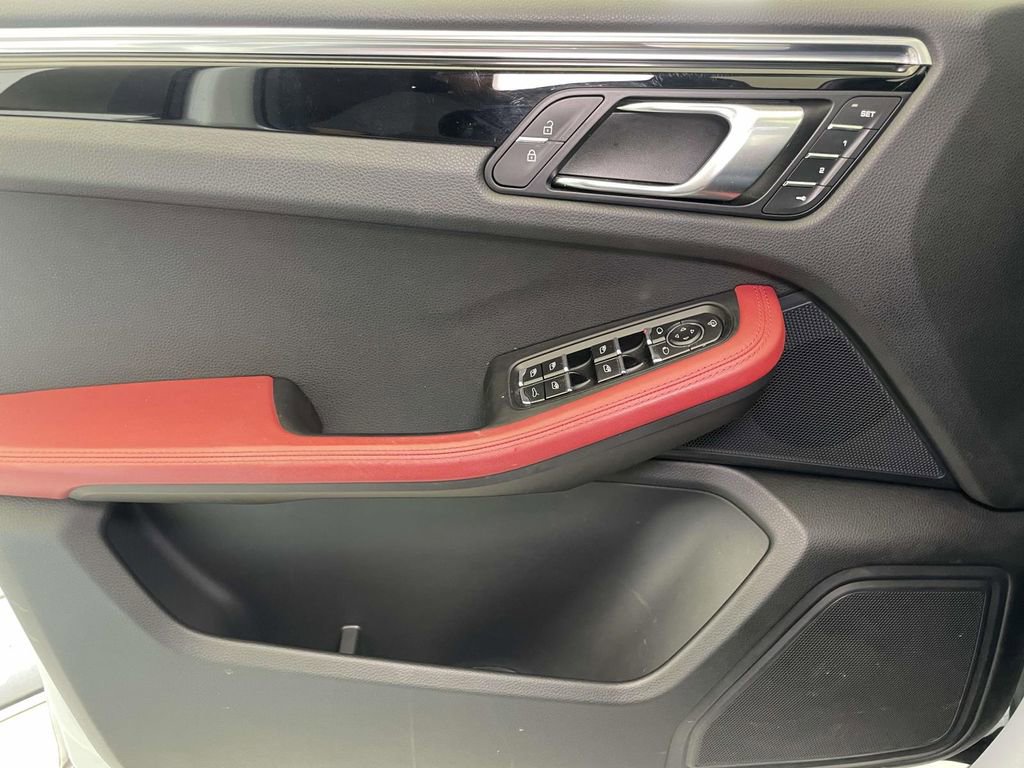 Certified 2023 Porsche Macan image 36