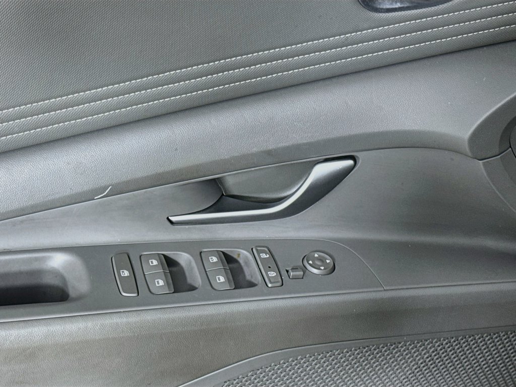 Certified 2023 Hyundai Elantra SEL w/ Convenience Package FWD image 18