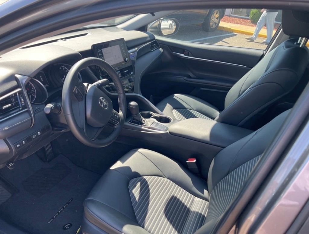 Used 2023 Toyota Camry SE image 9