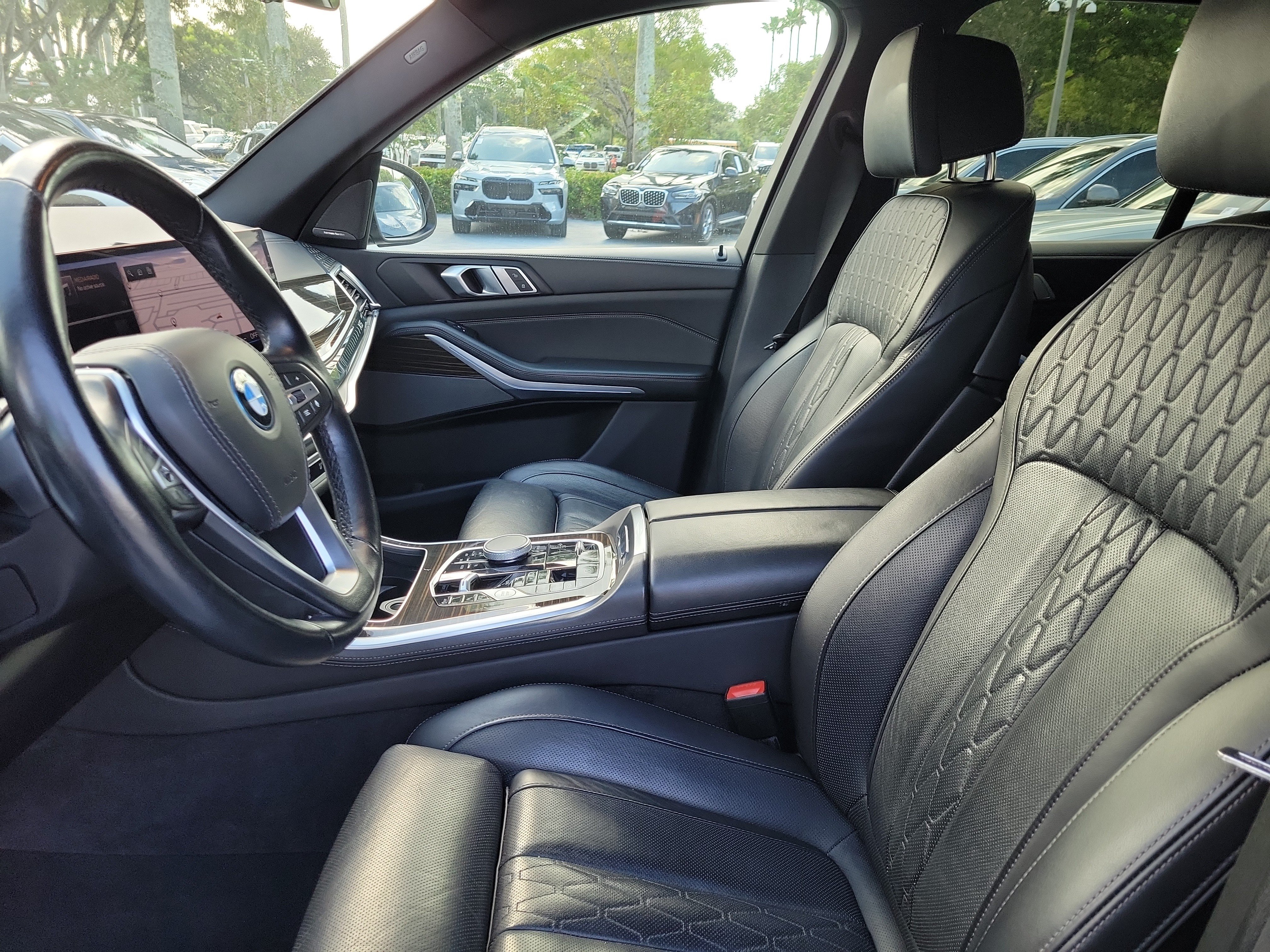Used 2025 BMW X5 xDrive50e AWD/4WD image 12
