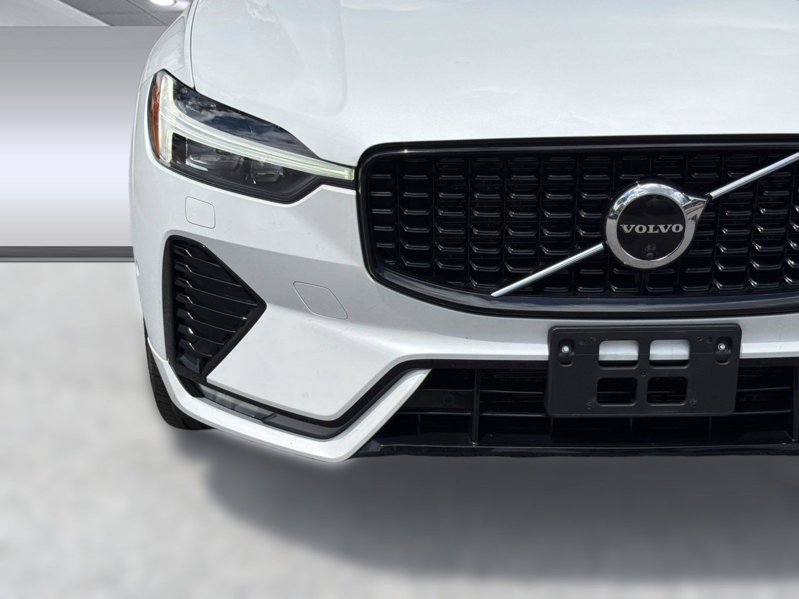 Certified 2024 Volvo XC60 B5 Plus w/ Protection Package Premier AWD/4WD image 29