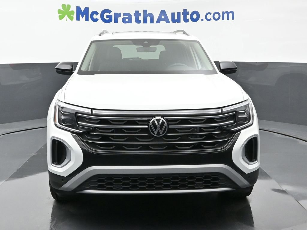 Used 2024 Volkswagen Atlas Peak Edition SE image 4