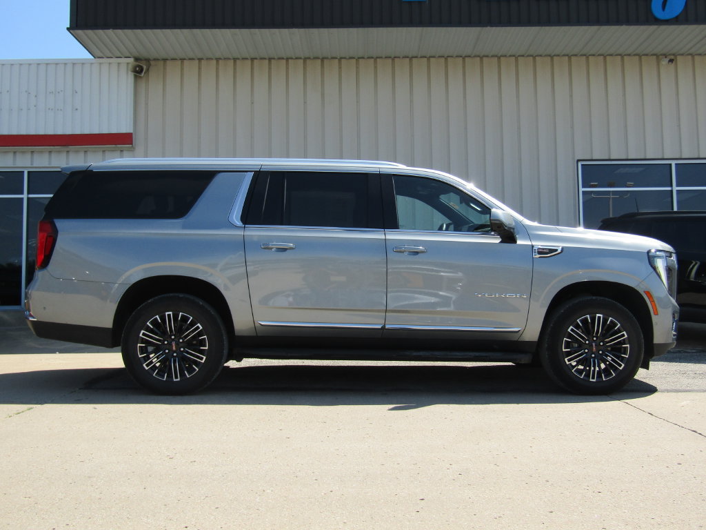 Used 2025 GMC Yukon XL Elevation AWD/4WD image 2