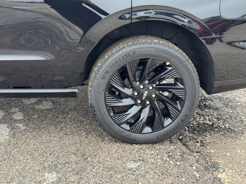 New 2025 Lincoln Navigator Reserve w/ Jet Appearance Package image 9