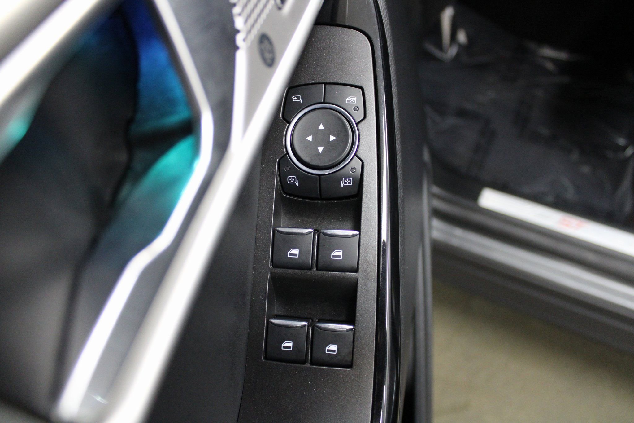 Used 2023 Ford Explorer ST-Line w/ Class IV Trailer Tow Package image 15