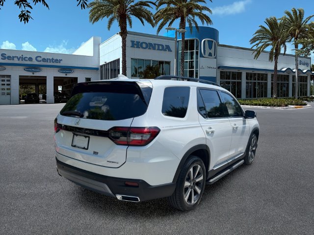 Used 2024 Honda Pilot Touring image 7