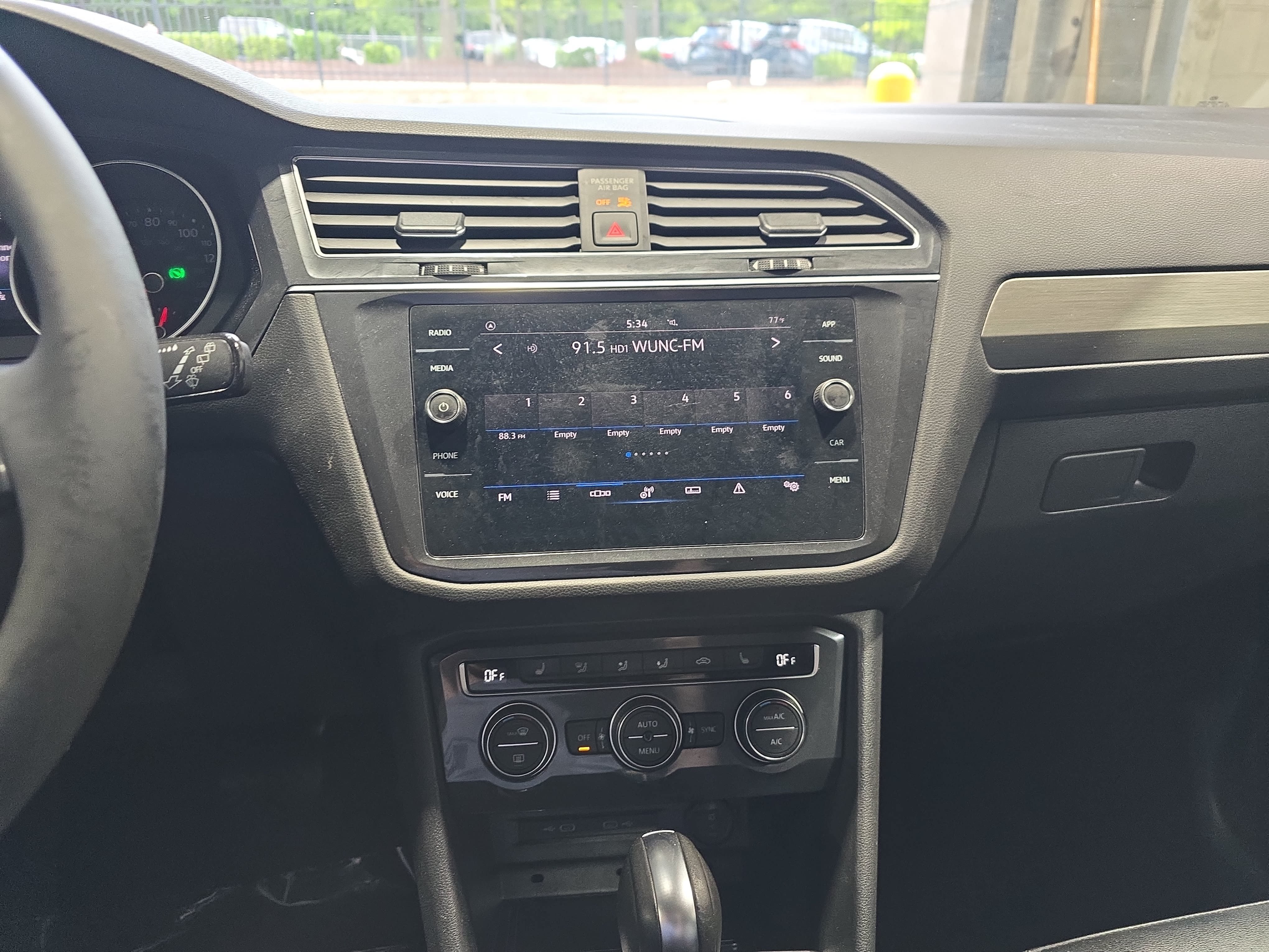 Used 2021 Volkswagen Tiguan SE FWD image 20