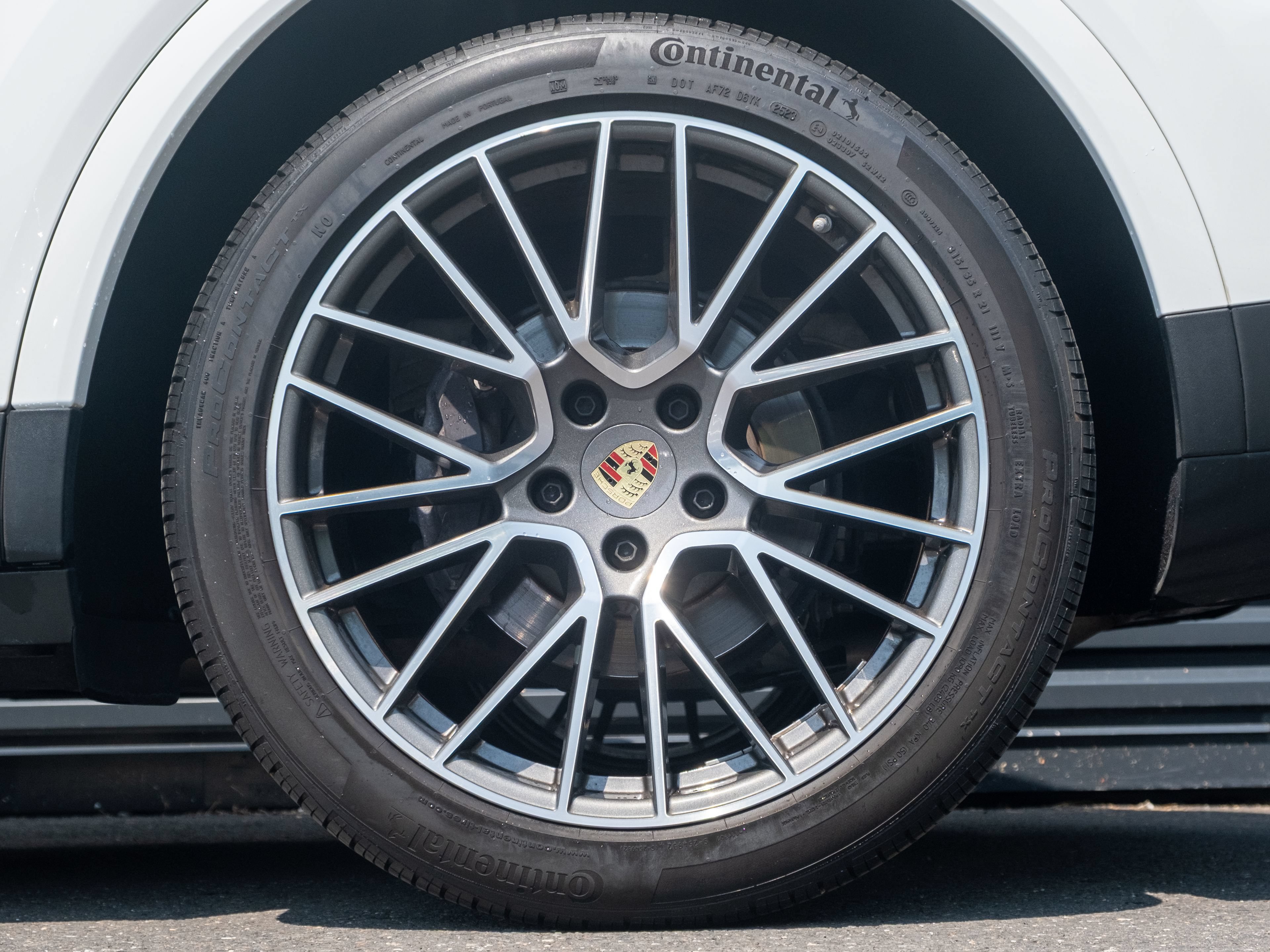 Certified 2023 Porsche Cayenne AWD/4WD image 13